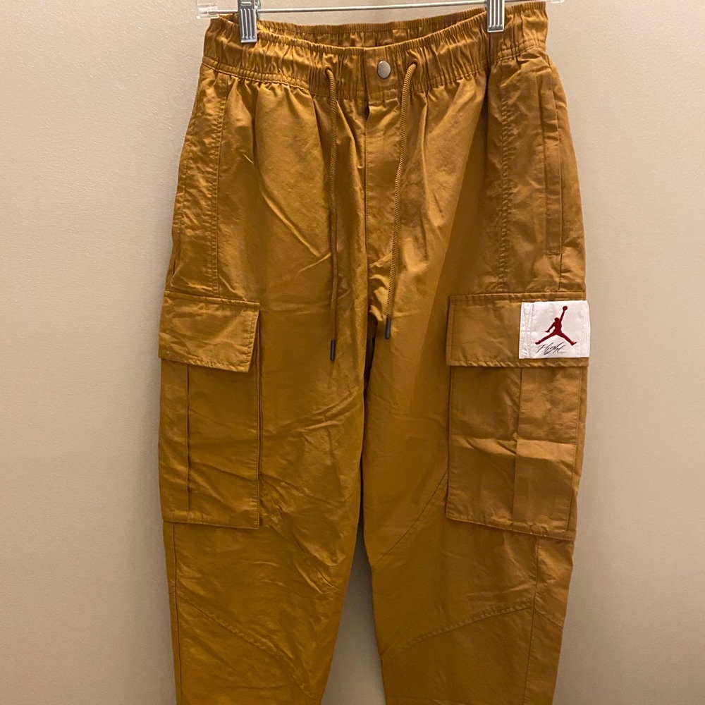 Small men’s Jordan woven pants